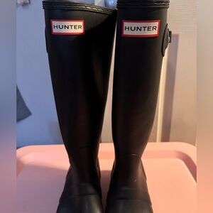 Woman’s Tall black Hunter rain boots